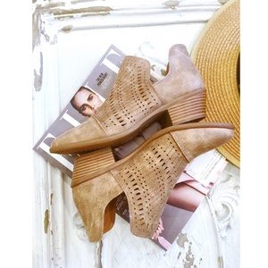 🎈SALE🎈 LAST PAIR✨5-Star ★★★★★ Rated Tan Booties